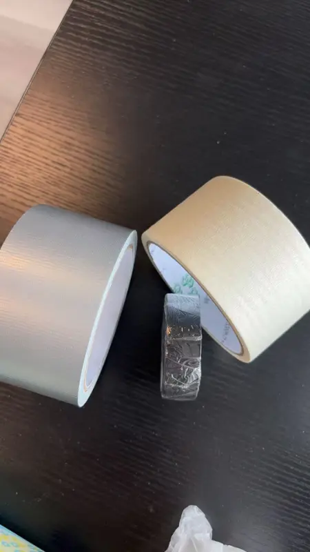 Materiales autoadhesivos de uso común y sus propiedades.