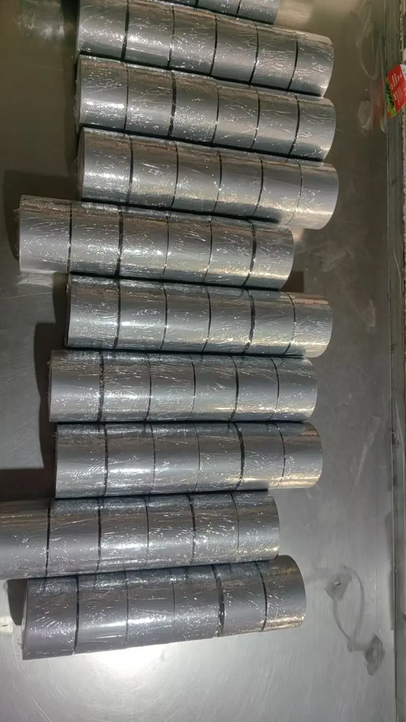 La diferencia entre pegamento a base de agua, pegamento a base de aceite y pegamento termofusible