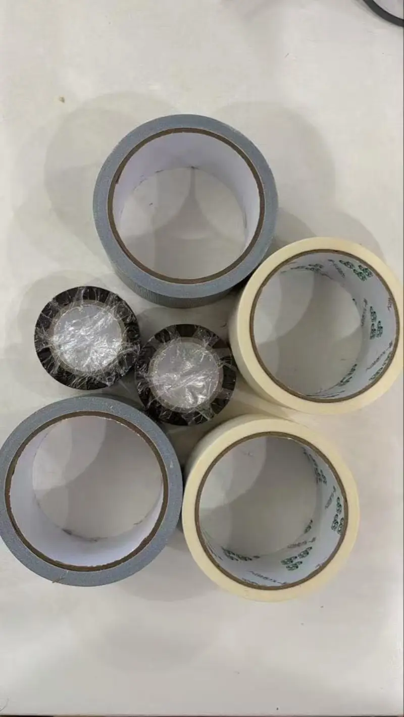 Almacenamiento, transporte, uso y mantenimiento de cinta adhesiva.